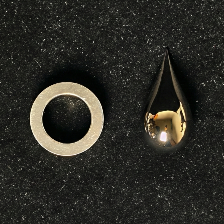 锆基非晶合金水滴|纯钛底座|可能是世界上最光滑的水滴